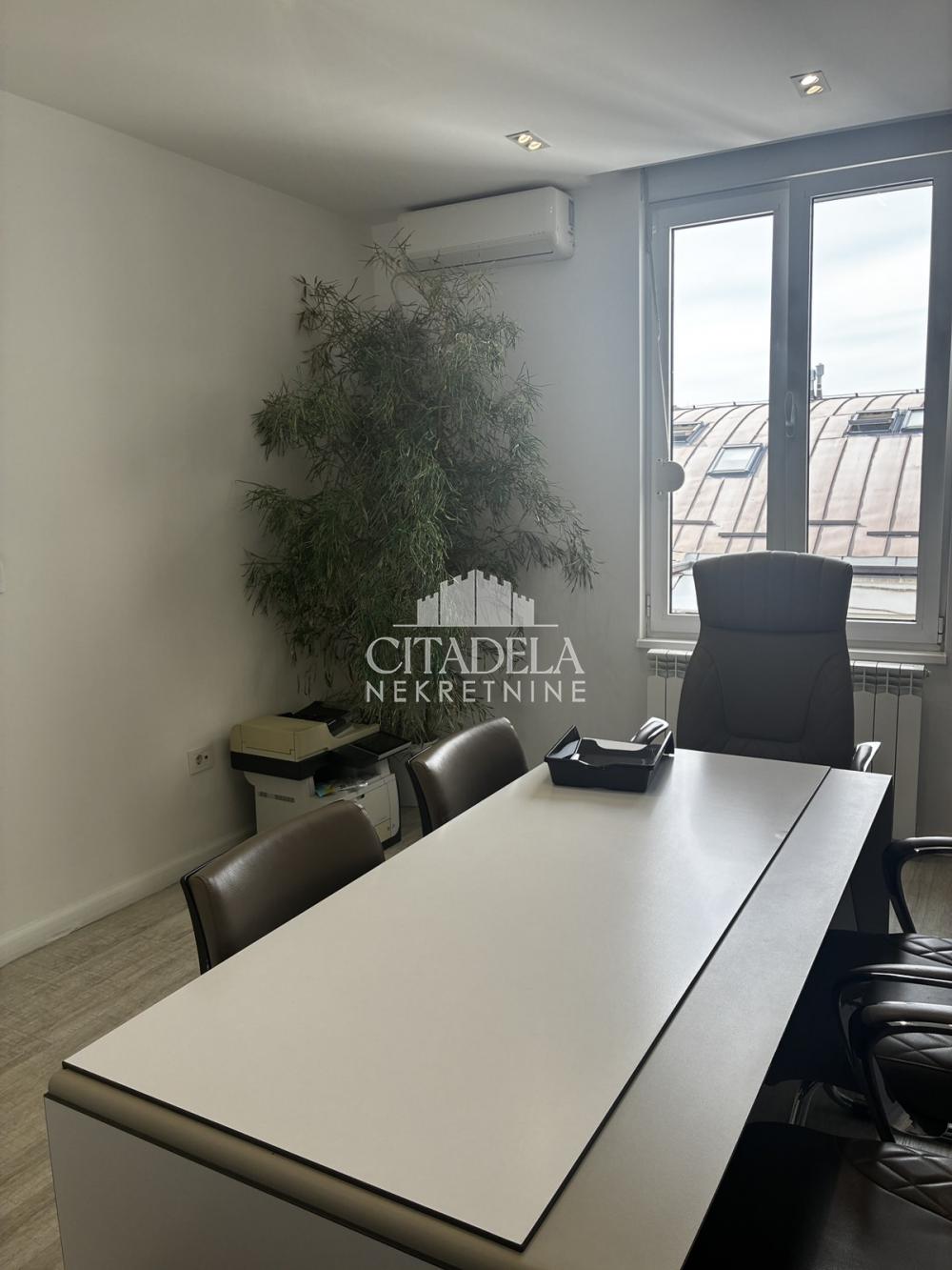 Slika 2 - Pećska, Petosoban stan na prodaju, 118m2, 383.500€