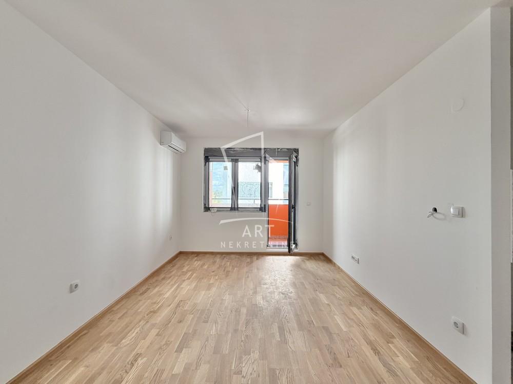 Slika 1 - Nine Kirsanove, Četvorosoban stan na prodaju, 56m2, 126.600€
