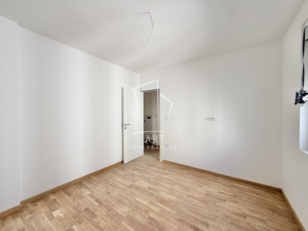 Slika 6 - Nine Kirsanove, Četvorosoban stan na prodaju, 56m2, 126.600€
