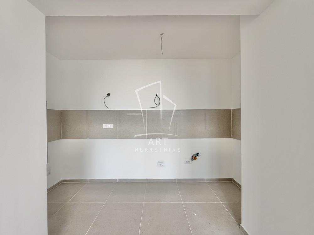 Slika 4 - Nine Kirsanove, Četvorosoban stan na prodaju, 113m2, 253.700€