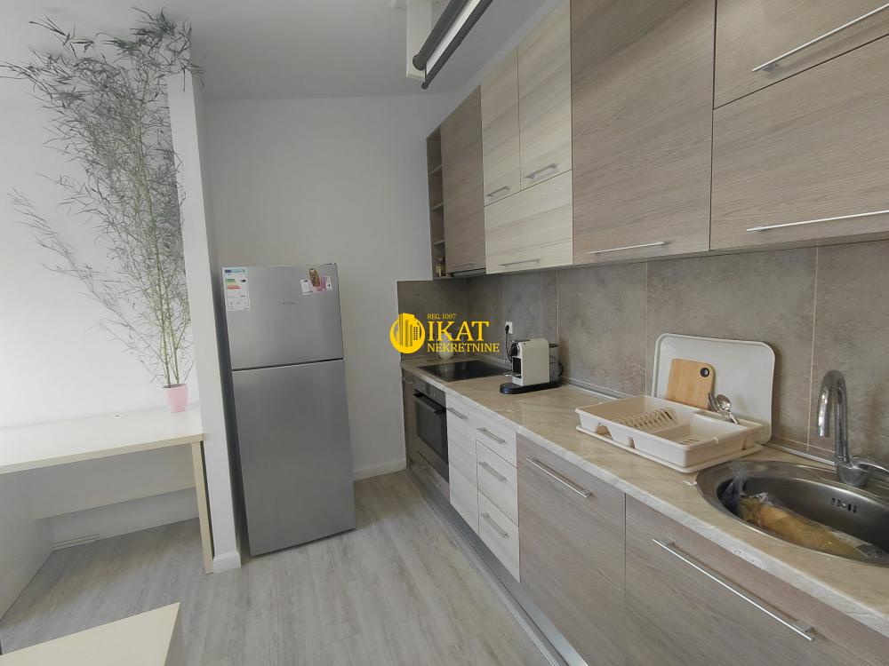 Slika 6 - Pećska, Petosoban stan na prodaju, 118m2, 349.000€