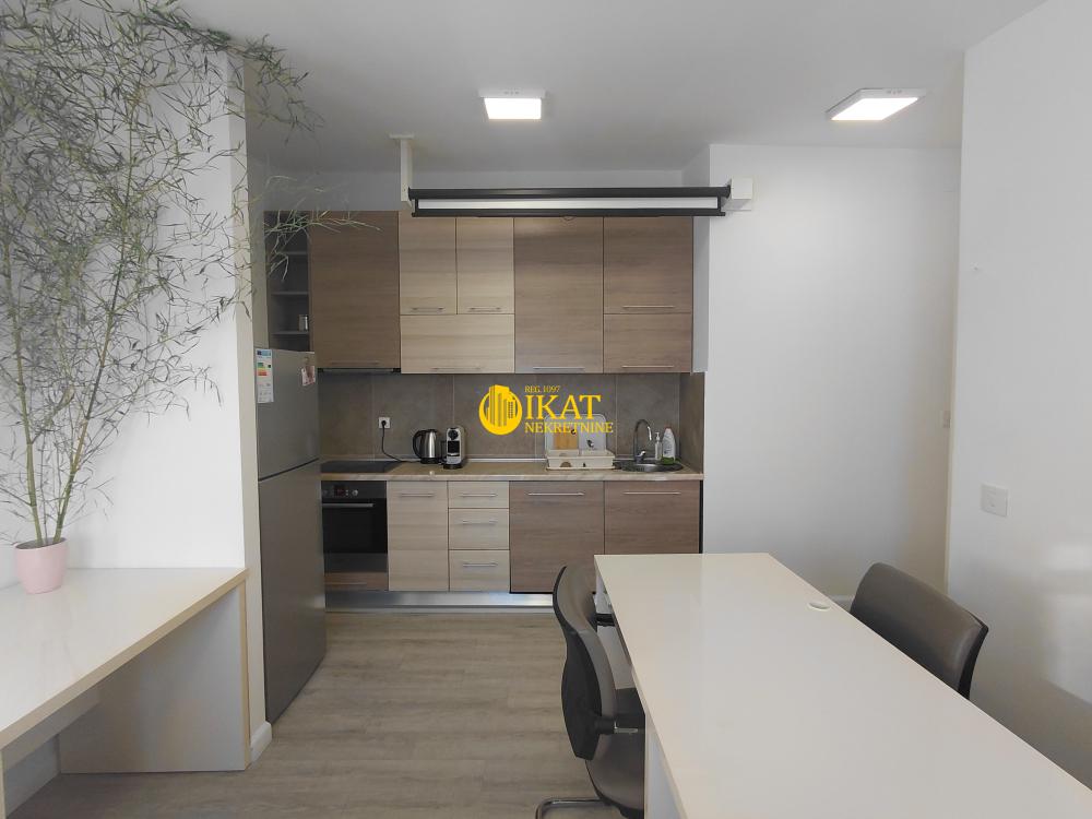 Slika 5 - Pećska, Petosoban stan na prodaju, 118m2, 349.000€