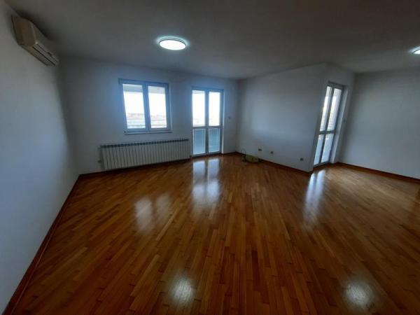 Glavna slika -Nebojšina, Petosoban stan za izdavanje, 172m2, 2.000€
