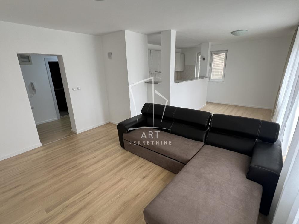 Slika 1 - Crnojevića, Trosoban stan za izdavanje, 85m2, 650€