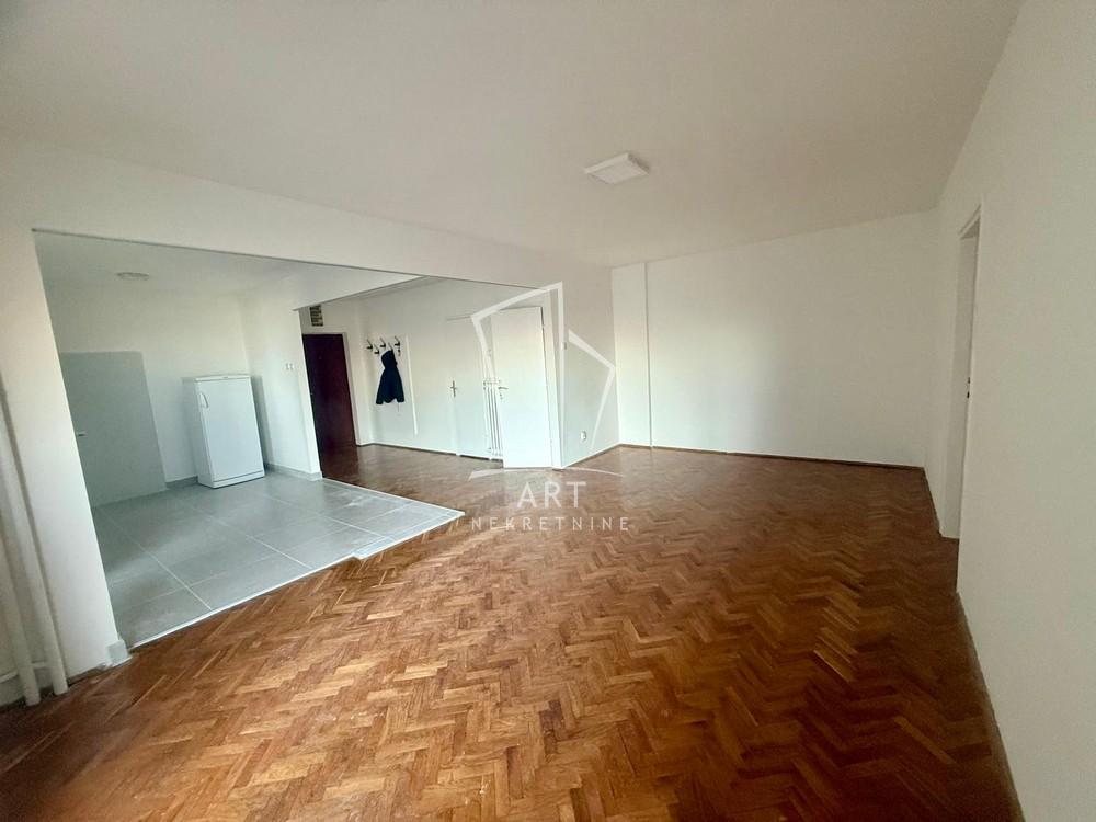 Slika 3 - Bulevar despota Stefana, Trosoban stan za izdavanje, 88m2, 800€