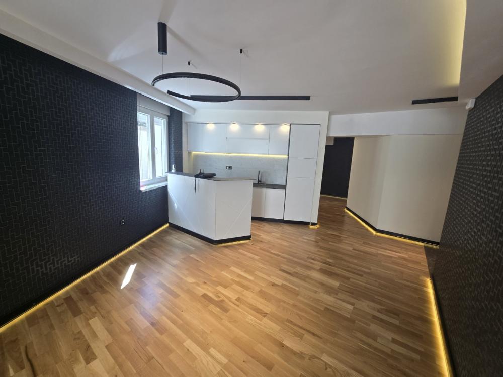 Slika 1 - Obalskih Radnika, Četvorosoban stan na prodaju, 100m2, 300.000€