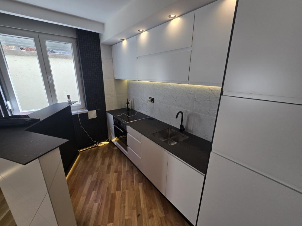 Slika 2 - Obalskih Radnika, Četvorosoban stan na prodaju, 100m2, 300.000€