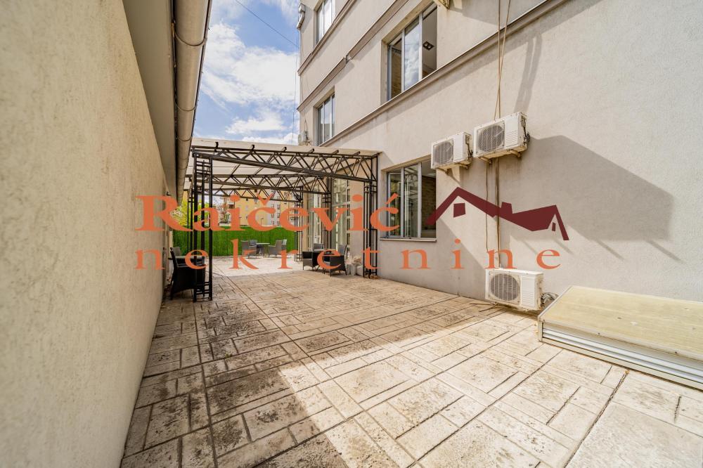 Slika 1 - Poenkareova,  Lokal za izdavanje, 1040m2, 15.600€
