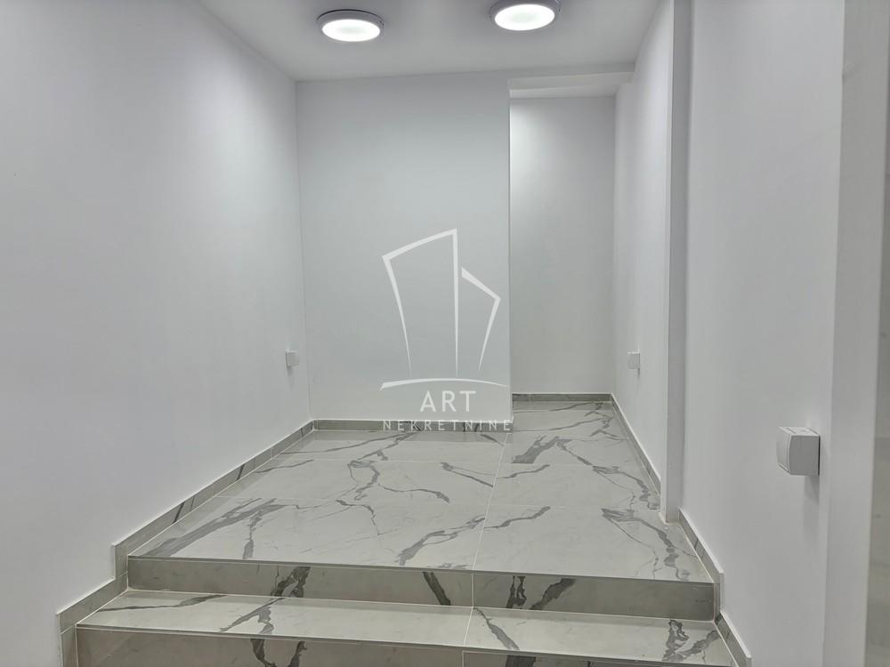 Slika 1 - Terazije,  Lokal za izdavanje, 6m2, 350€