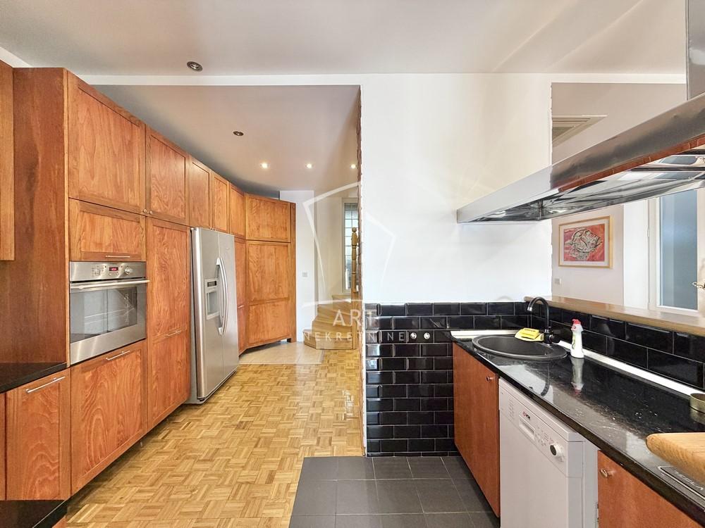 Slika 6 - Maršala Birjuzova, Trosoban stan za izdavanje, 144m2, 1.800€