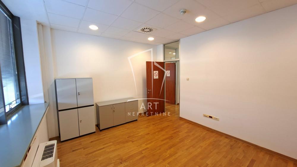 Slika 7 - Partizanske avijacije,  Lokal za izdavanje, 330m2, 4.950€