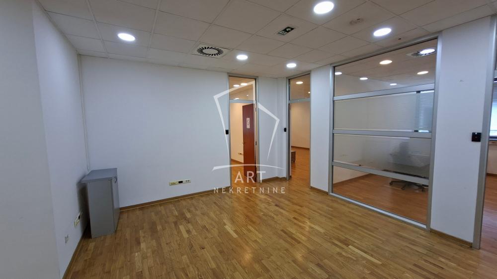 Slika 8 - Partizanske avijacije,  Lokal za izdavanje, 330m2, 4.950€