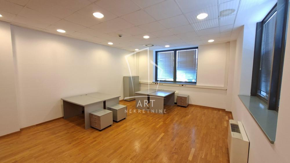 Slika 11 - Partizanske avijacije,  Lokal za izdavanje, 330m2, 4.950€