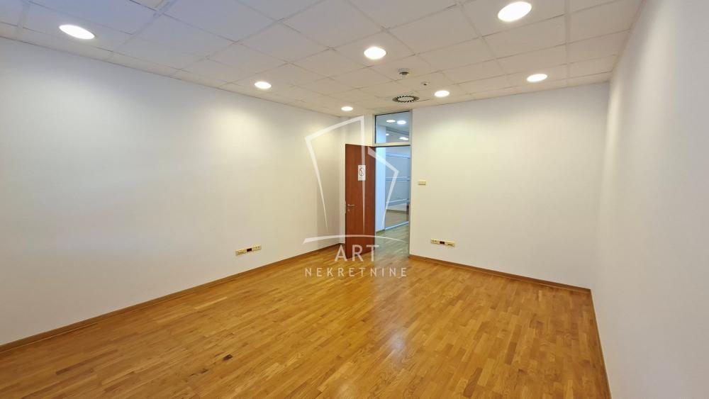 Slika 10 - Partizanske avijacije,  Lokal za izdavanje, 330m2, 4.950€