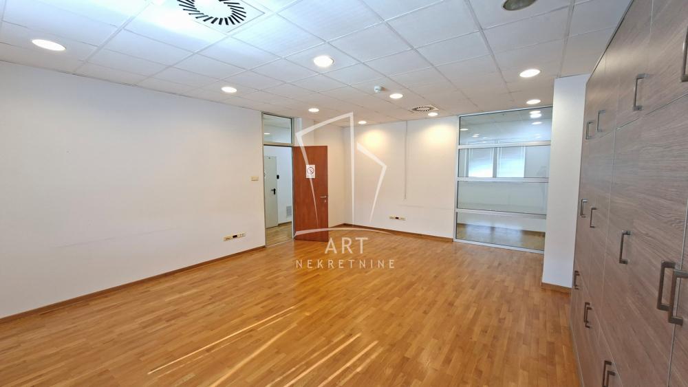 Slika 2 - Partizanske avijacije,  Lokal za izdavanje, 330m2, 4.950€