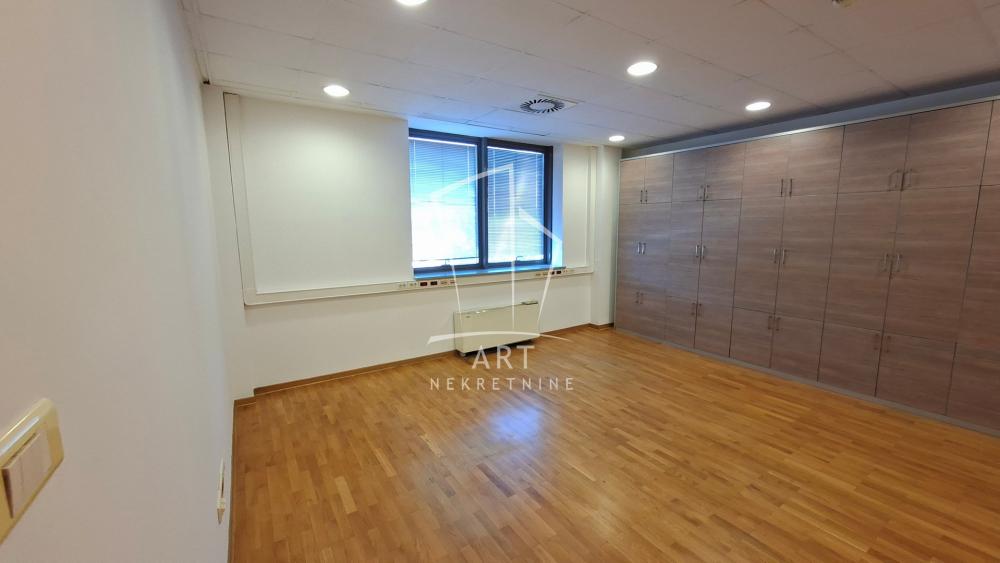 Slika 3 - Partizanske avijacije,  Lokal za izdavanje, 330m2, 4.950€