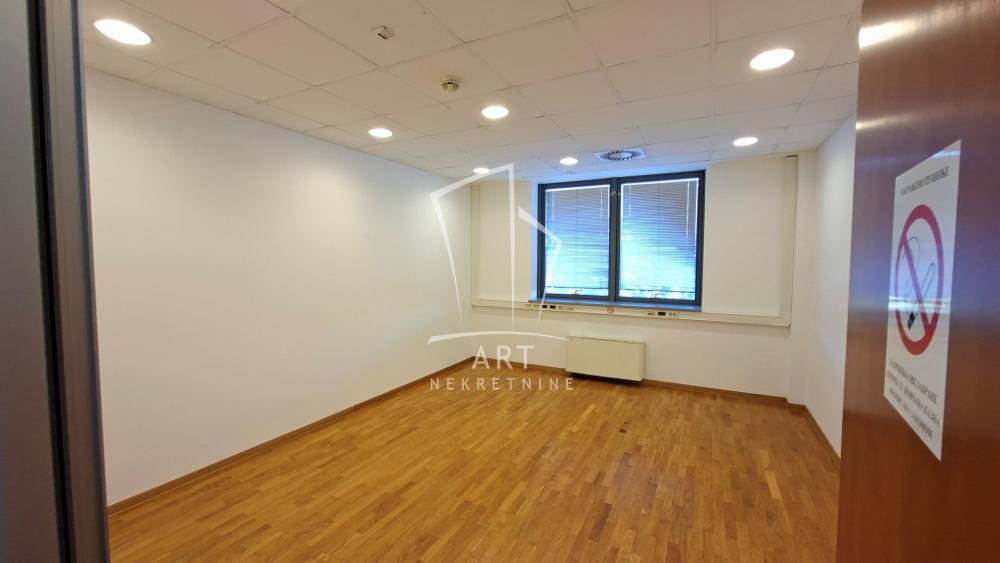 Slika 6 - Partizanske avijacije,  Lokal za izdavanje, 330m2, 4.950€