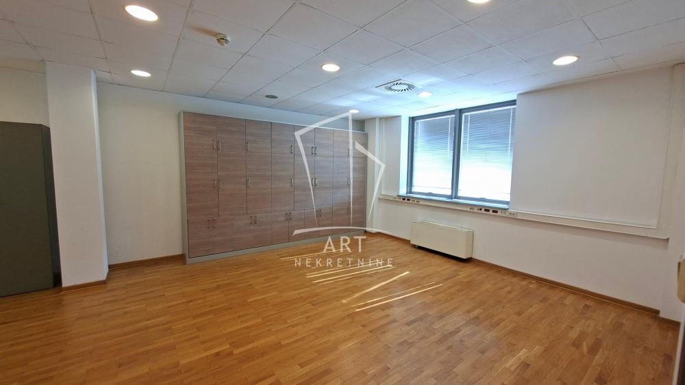 Slika 4 - Partizanske avijacije,  Lokal za izdavanje, 330m2, 4.950€
