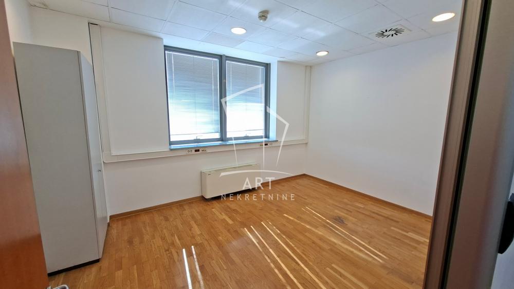 Slika 5 - Partizanske avijacije,  Lokal za izdavanje, 330m2, 4.950€