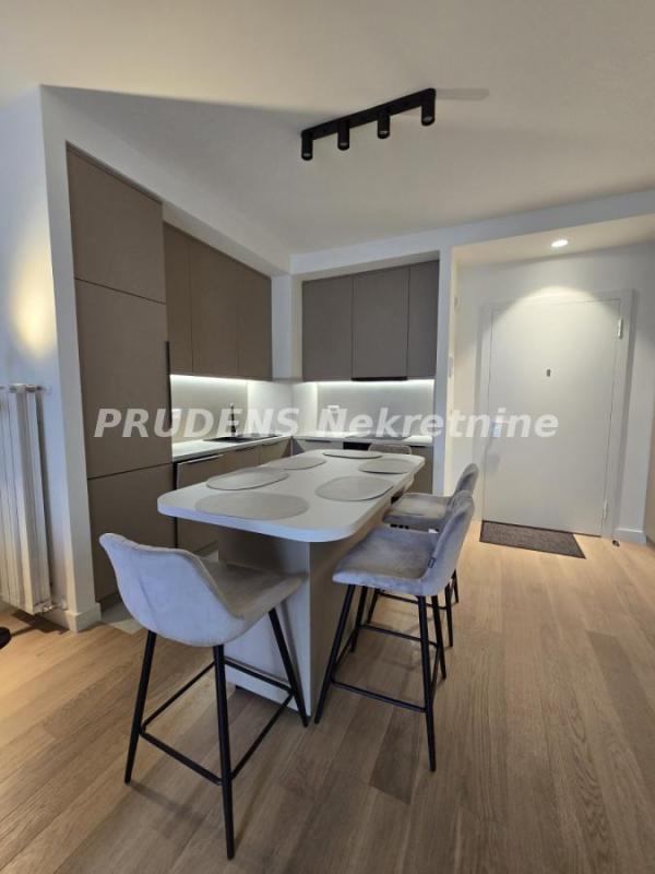 Slika 1 - Luke Ćelovića Trebinjca, Trosoban stan za izdavanje, 72m2, 1.400€