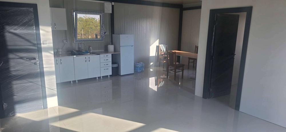 Slika 1 - Bački Jarak,  Lokal za izdavanje, 300m2, 1€