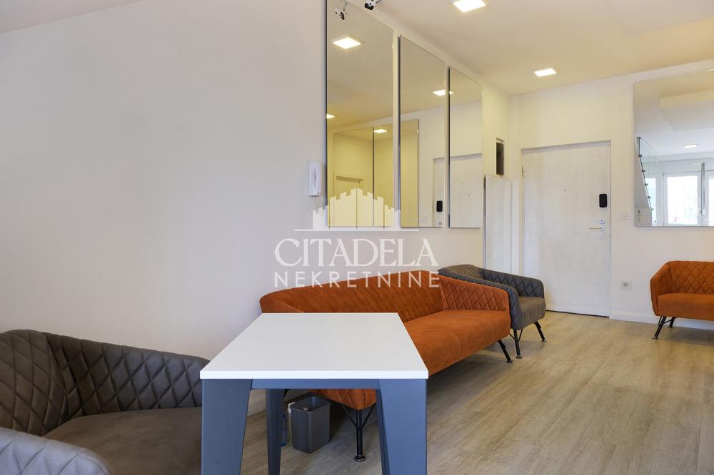 Slika 1 - Pećska, Petosoban stan na prodaju, 118m2, 383.500€