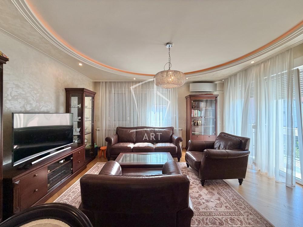 Slika 1 - Mickijevičeva, Trosoban stan na prodaju, 113m2, 268.000€