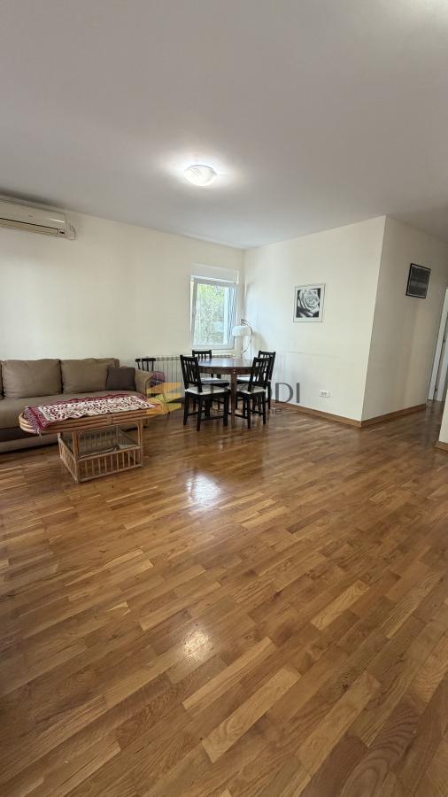Glavna slika -Trosoban stan za izdavanje, 70m2, 900€