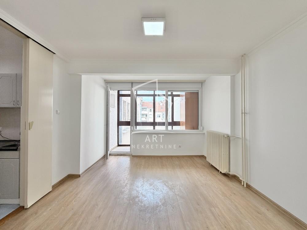 Slika 1 - Dobračina, Troiposoban stan za izdavanje, 90m2, 1.100€