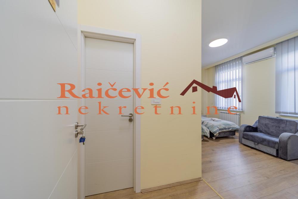 Slika 1 - Karadjordjeva, Šestoiposoban stan na prodaju, 211m2, 890.000€