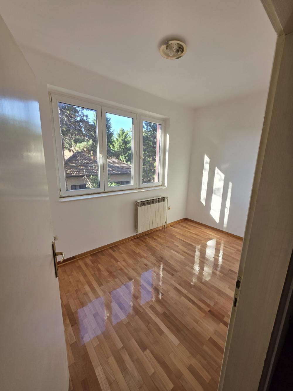 Slika 4 - Kronštatska, Četvorosoban stan za izdavanje, 104m2, 1.500€