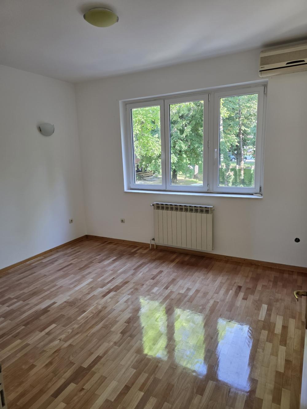 Slika 2 - Kronštatska, Četvorosoban stan za izdavanje, 104m2, 1.500€