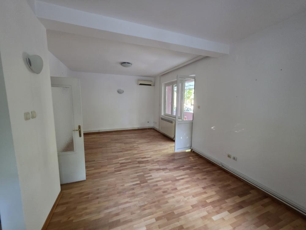 Slika 1 - Kronštatska, Četvorosoban stan za izdavanje, 104m2, 1.500€