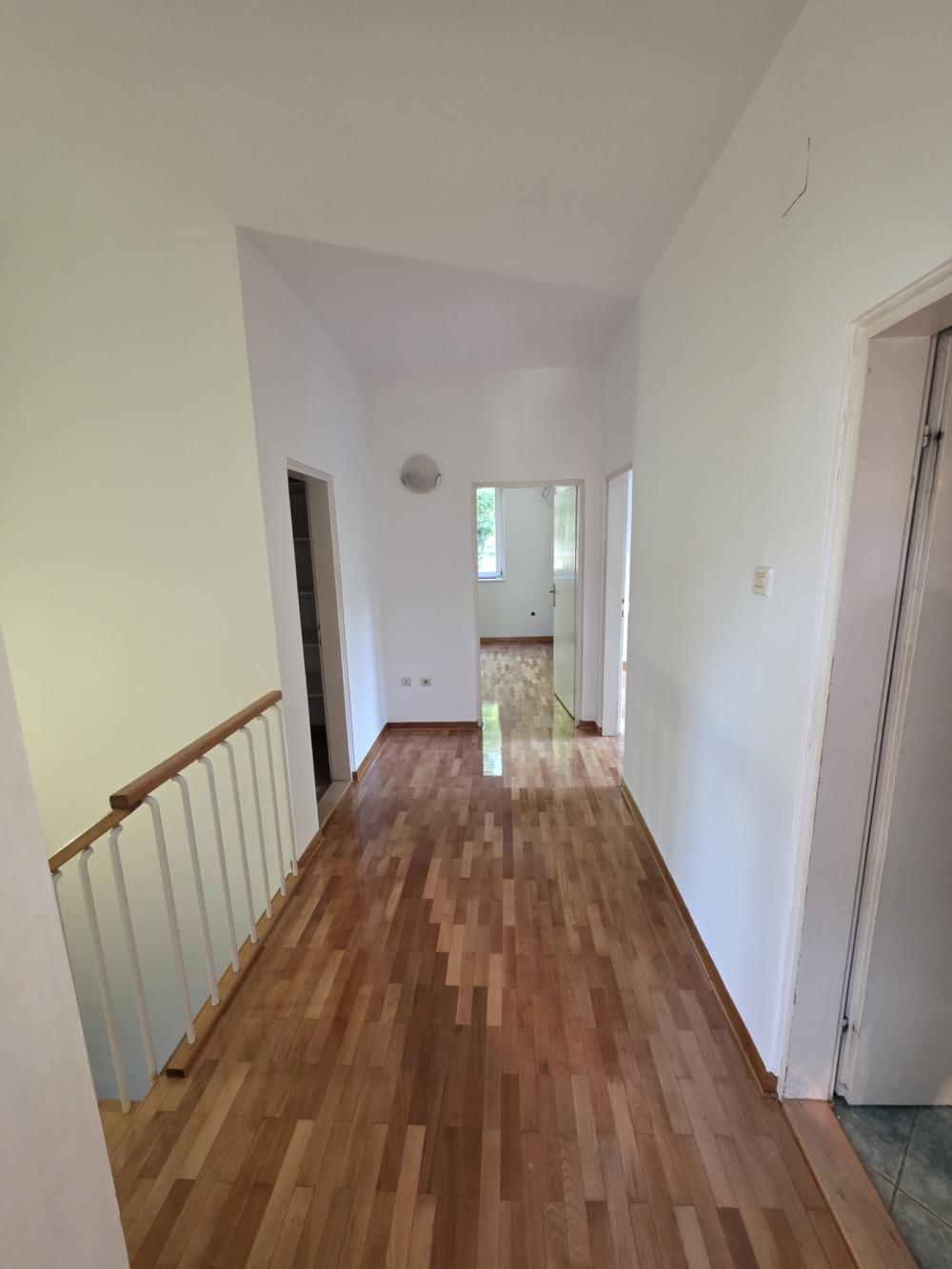 Slika 8 - Kronštatska, Četvorosoban stan za izdavanje, 104m2, 1.500€