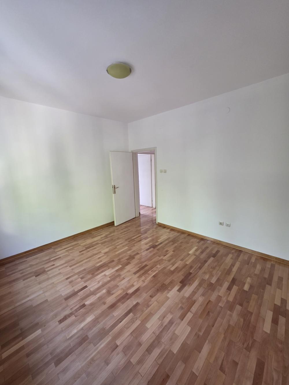 Slika 10 - Kronštatska, Četvorosoban stan za izdavanje, 104m2, 1.500€