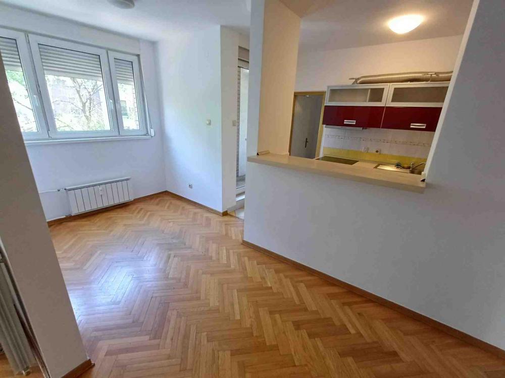 Slika 5 - Bulevar Arsenija Čarnojevića, Trosoban stan za izdavanje, 93m2, 1.000€