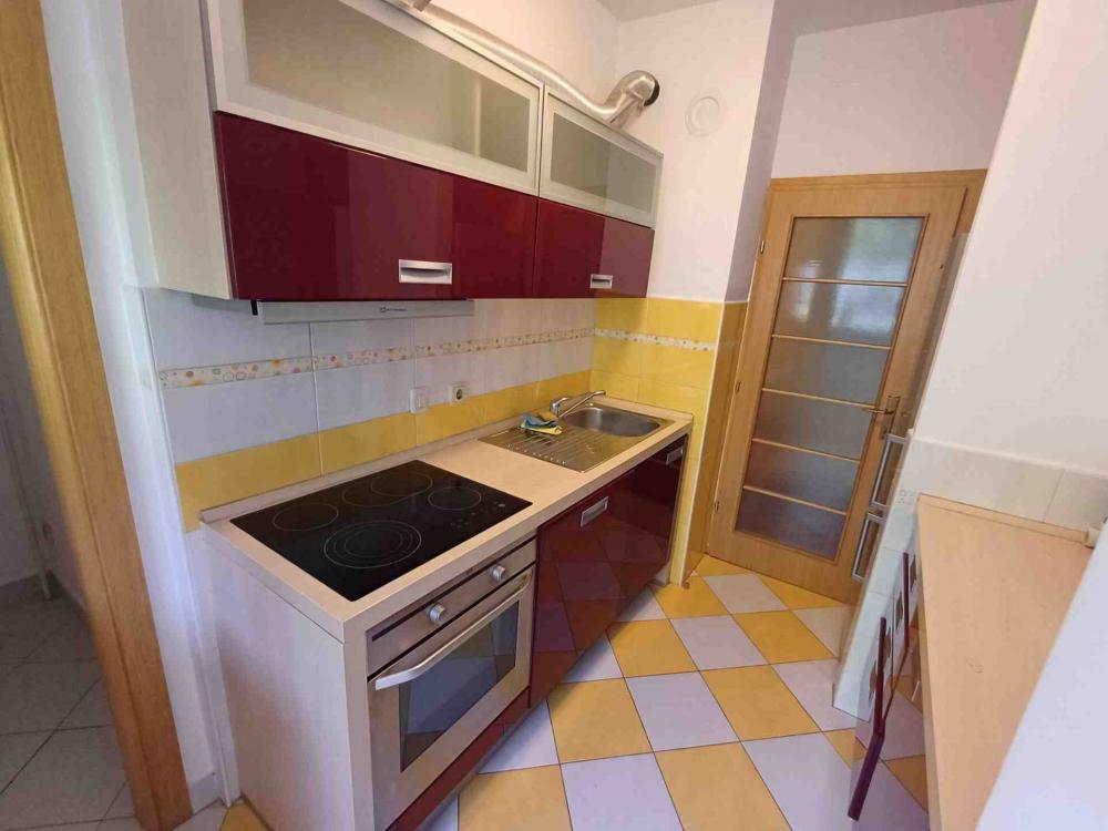 Slika 2 - Bulevar Arsenija Čarnojevića, Trosoban stan za izdavanje, 93m2, 1.000€