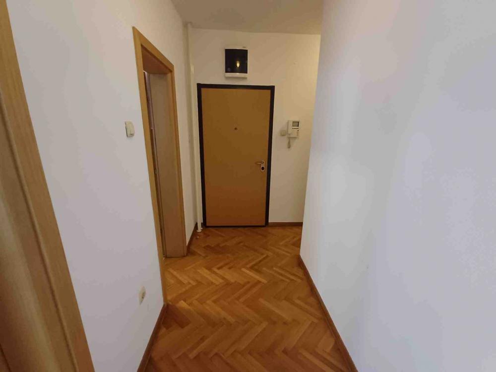 Slika 9 - Bulevar Arsenija Čarnojevića, Trosoban stan za izdavanje, 93m2, 1.000€