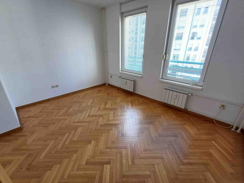 Slika 7 - Bulevar Arsenija Čarnojevića, Trosoban stan za izdavanje, 93m2, 1.000€