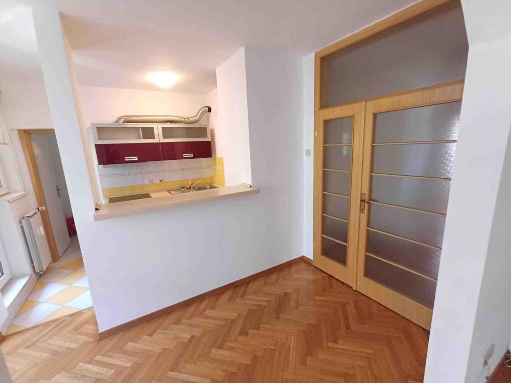 Slika 4 - Bulevar Arsenija Čarnojevića, Trosoban stan za izdavanje, 93m2, 1.000€