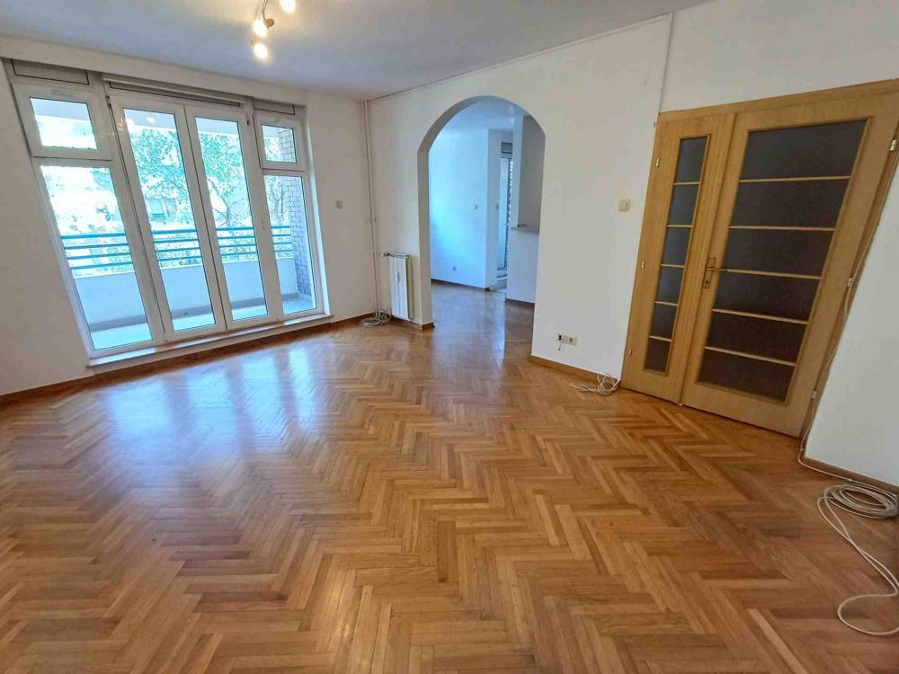 Glavna slika -Bulevar Arsenija Čarnojevića, Trosoban stan za izdavanje, 93m2, 1.000€
