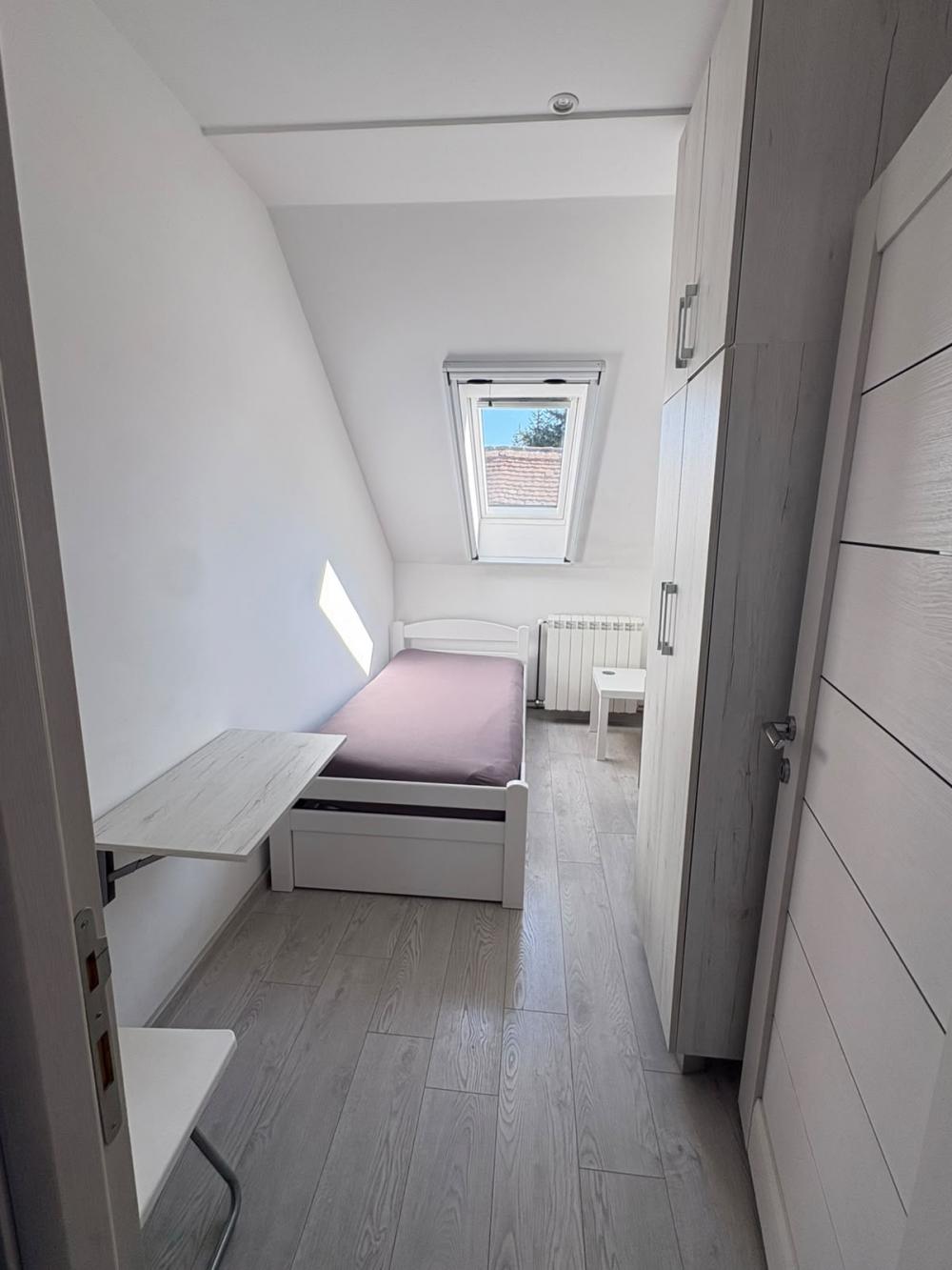 Slika 7 - Vojvođanska, Troiposoban stan za izdavanje, 100m2, 900€