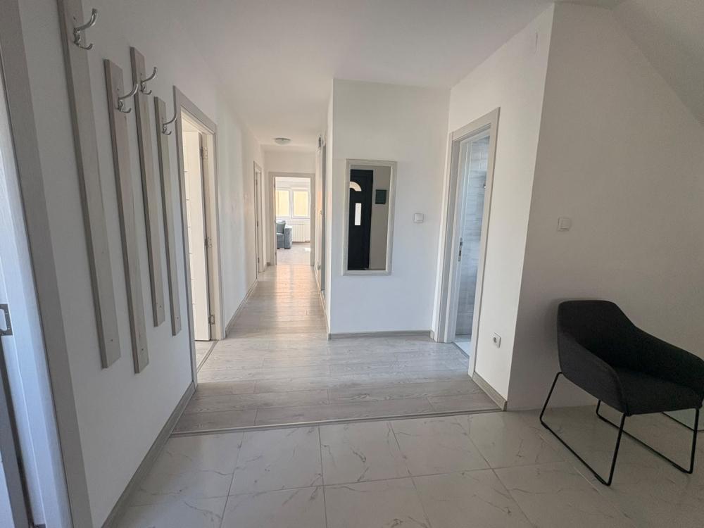 Slika 10 - Vojvođanska, Troiposoban stan za izdavanje, 100m2, 900€