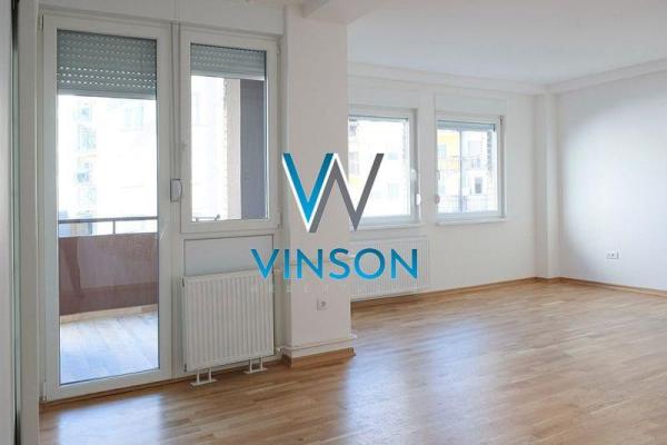 Slika 1 - Bulevar oslobođenja,  Lokal za izdavanje, 55m2, 500€