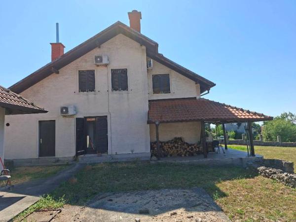 Slika 1 - Brdska,  Kuća na prodaju, 290m2, 380.000€