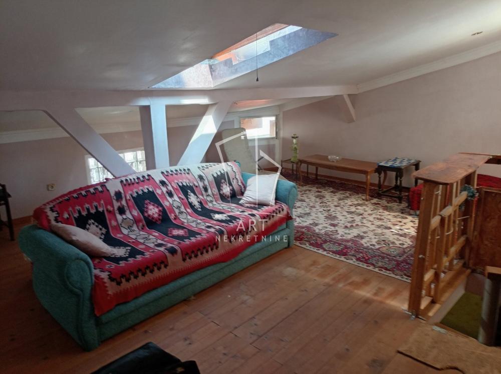 Slika 1 - Kulina Bana, Petoiposoban stan za izdavanje, 160m2, 1.800€