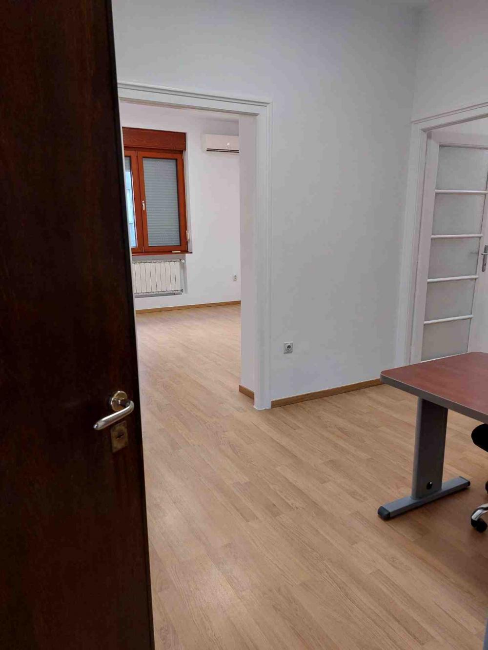 Slika 2 - Jug Bogdanova, Četvorosoban stan za izdavanje, 66m2, 750€