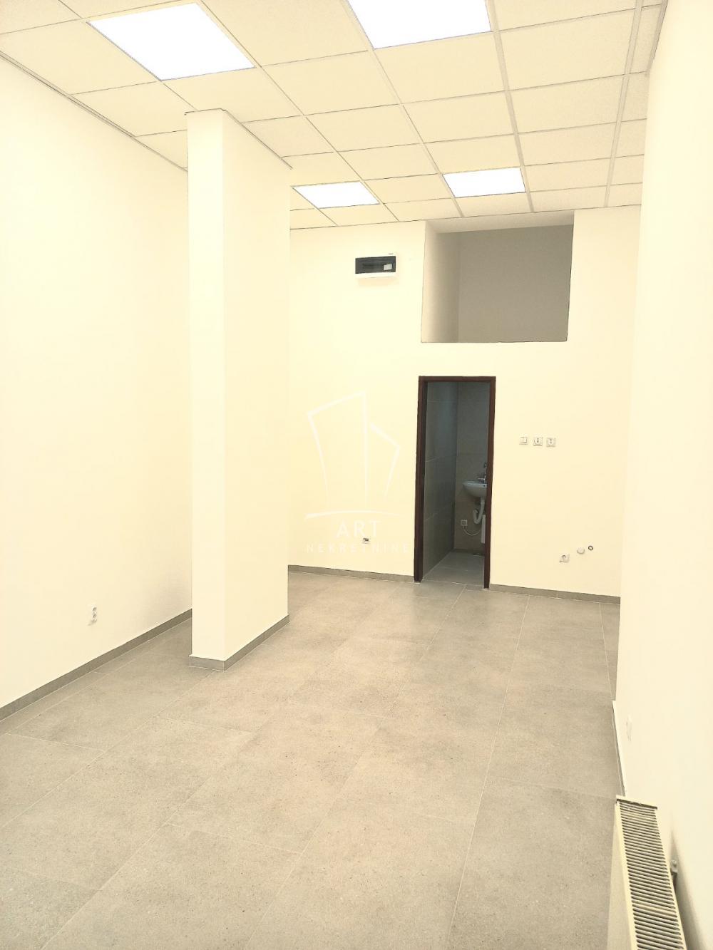 Slika 3 - Kneza Mihaila,  Lokal za izdavanje, 25m2, 500€