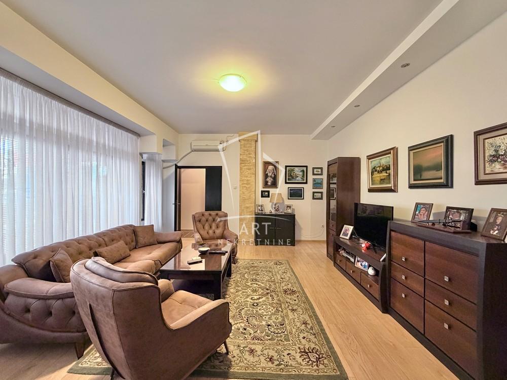 Slika 2 - Bulevar oslobođenja, Trosoban stan na prodaju, 94m2, 275.000€