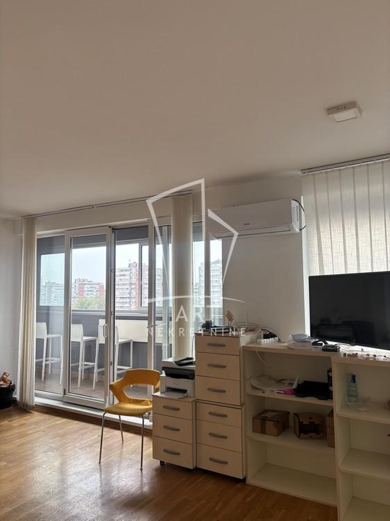 Slika 1 - Jurija Gagarina,  Lokal za izdavanje, 91m2, 1.300€